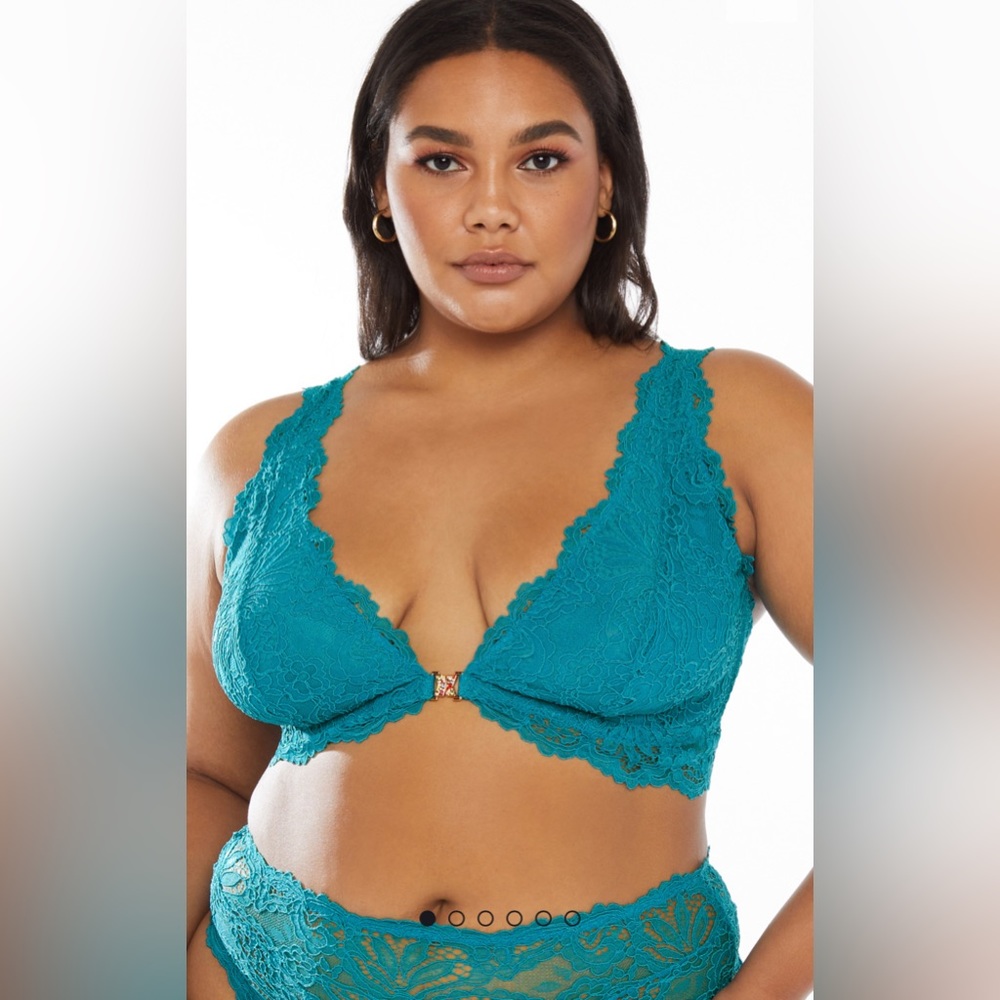 Set: Front-closure bralette & high-waist thong